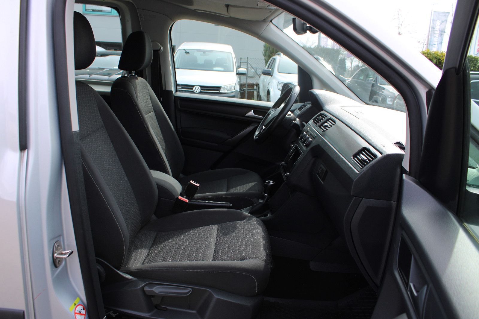 Fahrzeugabbildung Volkswagen Caddy 2,0TDI Maxi  7-Sitzer Navi,AHK,Klimaautom.