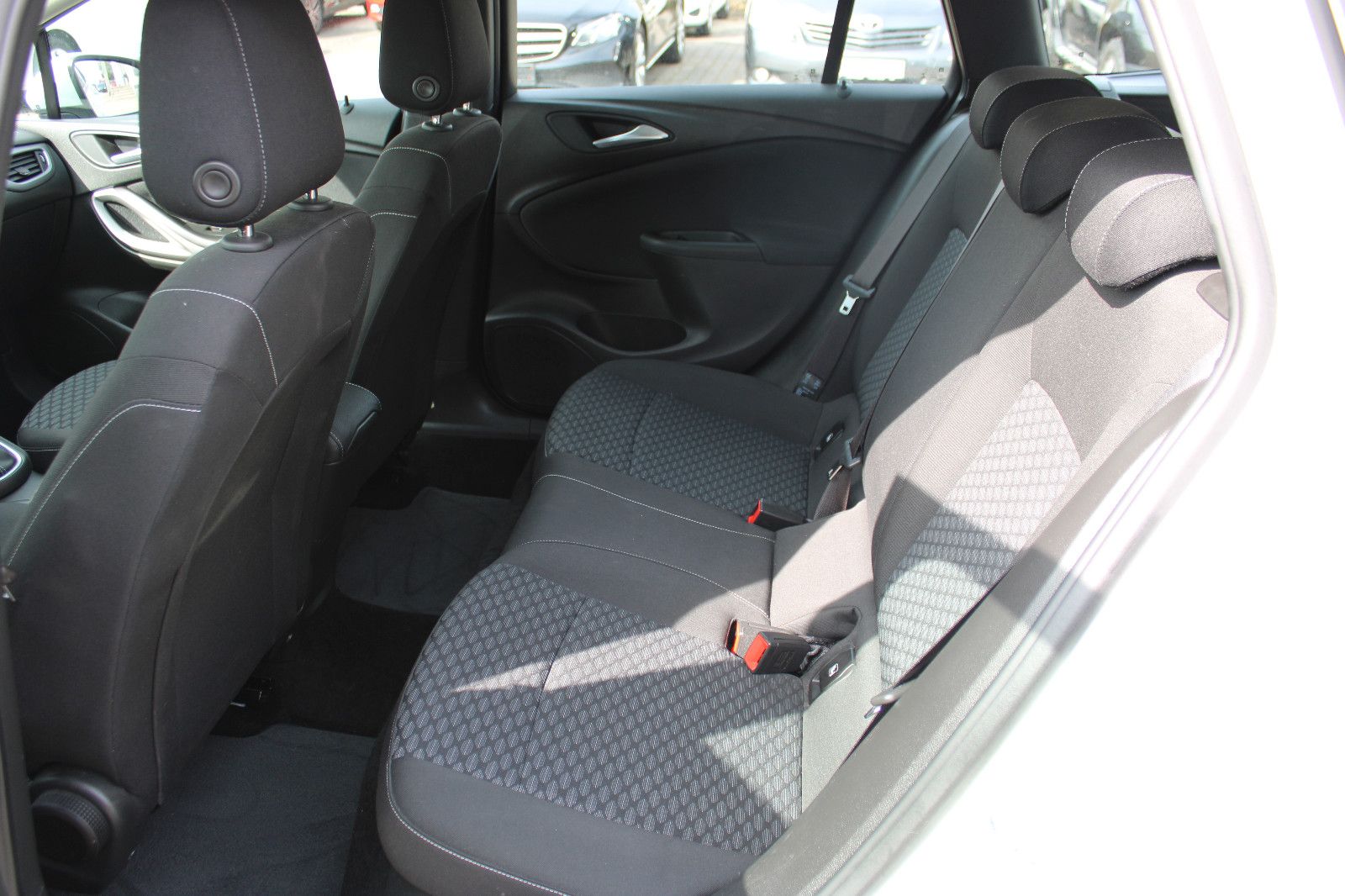 Fahrzeugabbildung Opel Astra ST 1.5 Diesel Navi,Apple/Android,SHZ,LHZ