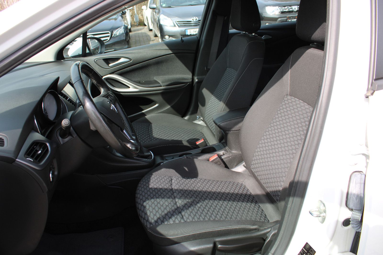 Fahrzeugabbildung Opel Astra ST 1.5 Diesel Navi,Apple/Android,SHZ,LHZ