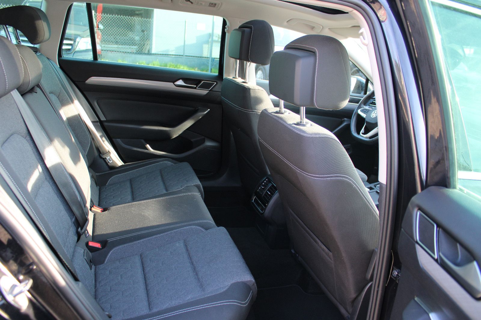 Fahrzeugabbildung Volkswagen Passat Variant 2.0 TDI Navi,PDC,Kamera,AHK.