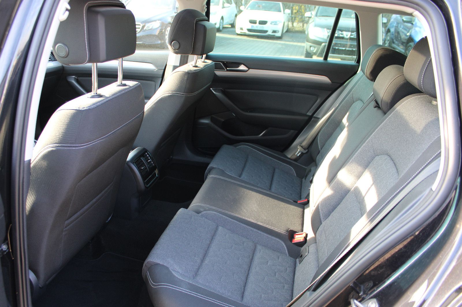 Fahrzeugabbildung Volkswagen Passat Variant 2.0 TDI Navi,PDC,Kamera,AHK.