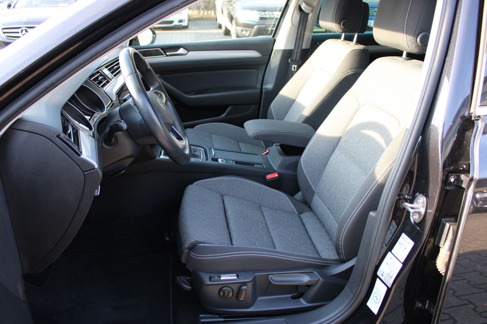 Fahrzeugabbildung Volkswagen Passat Variant 2.0 TDI Navi,PDC,Kamera,AHK.