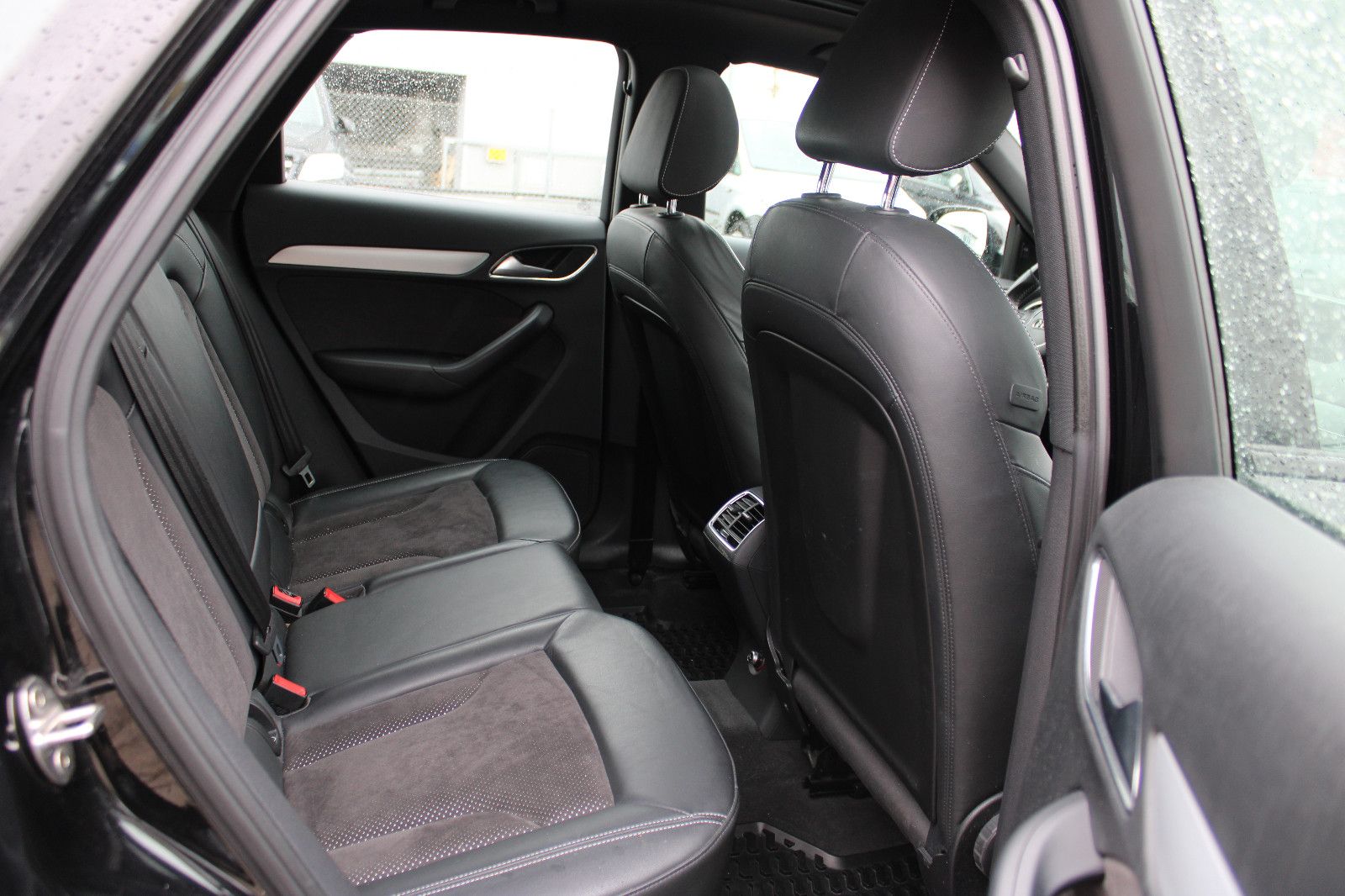 Fahrzeugabbildung Audi Q3 2.0 TDI S-Line qua. S tronic Navi,PDC,AHK,LED