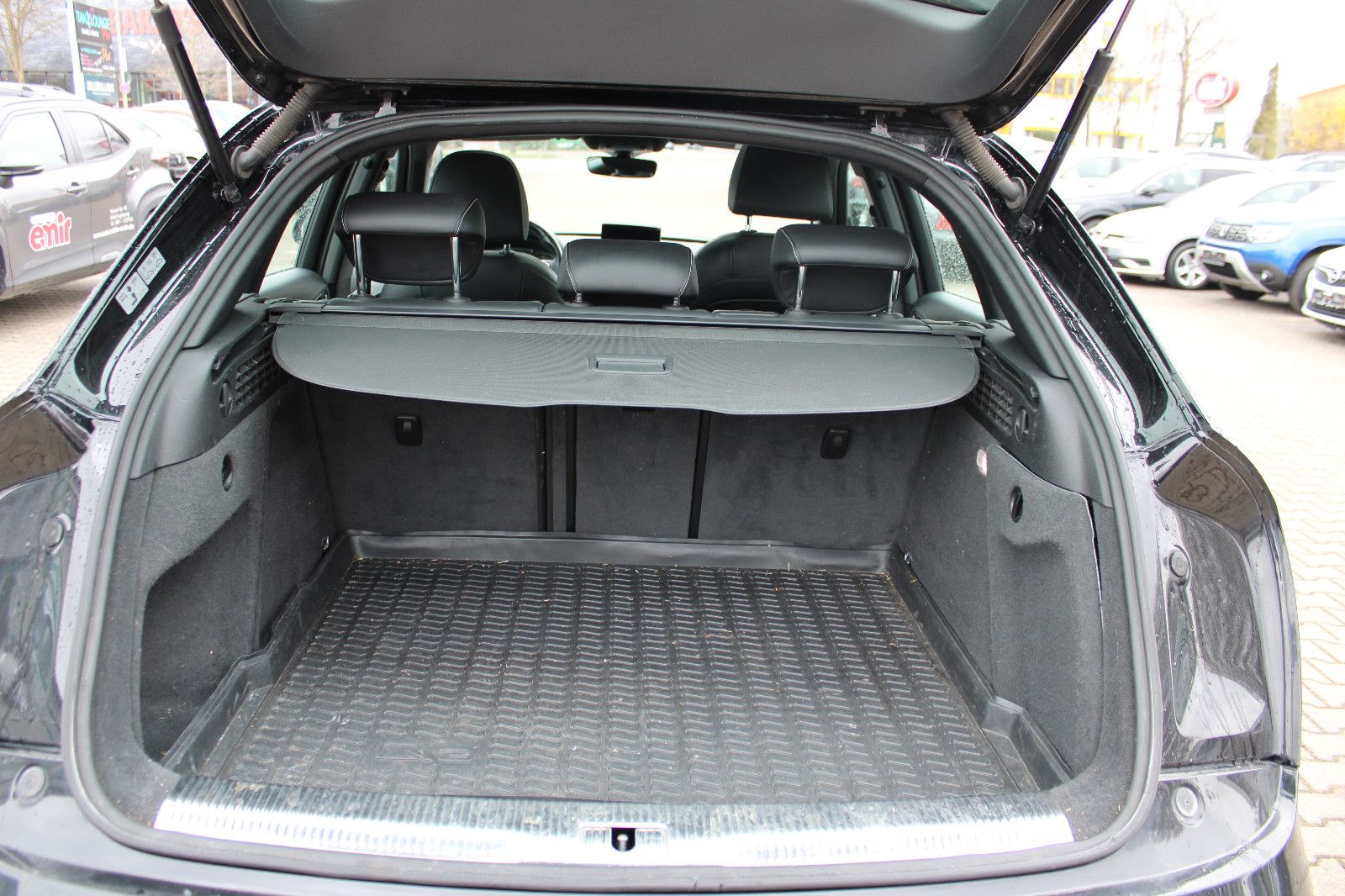 Fahrzeugabbildung Audi Q3 2.0 TDI S-Line qua. S tronic Navi,PDC,AHK,LED