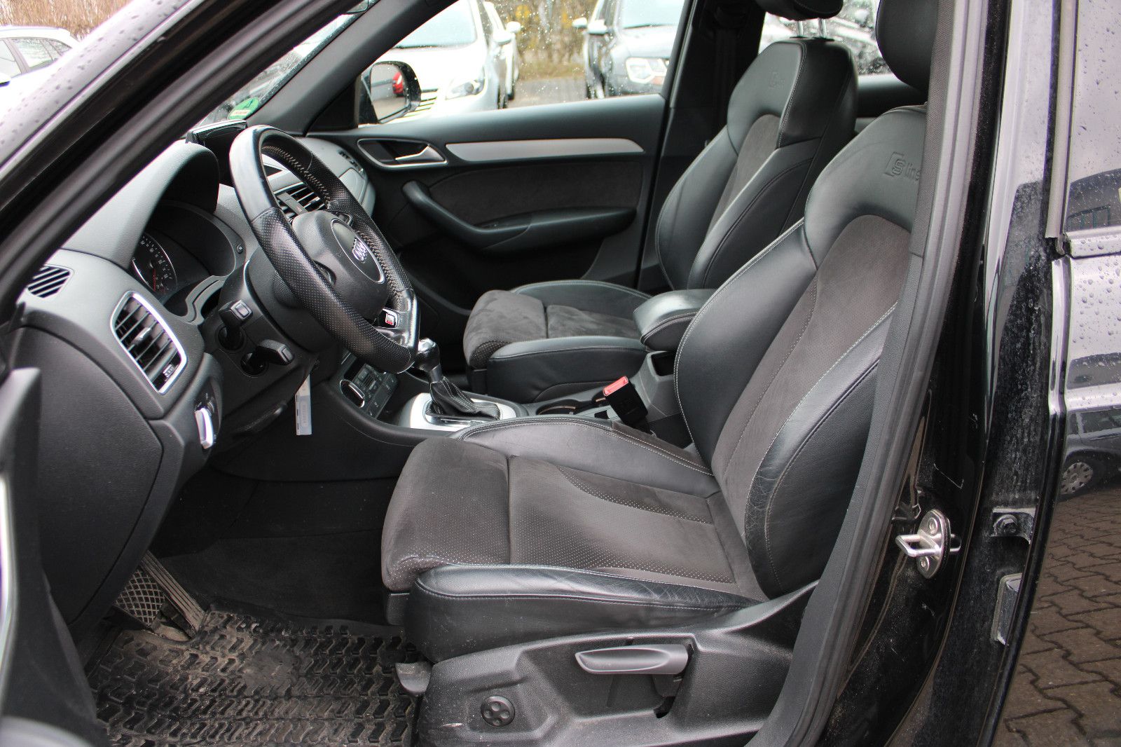 Fahrzeugabbildung Audi Q3 2.0 TDI S-Line qua. S tronic Navi,PDC,AHK,LED