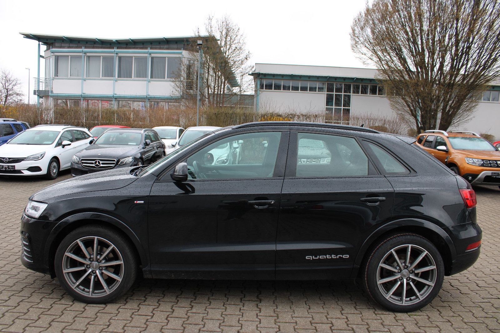 Fahrzeugabbildung Audi Q3 2.0 TDI S-Line qua. S tronic Navi,PDC,AHK,LED