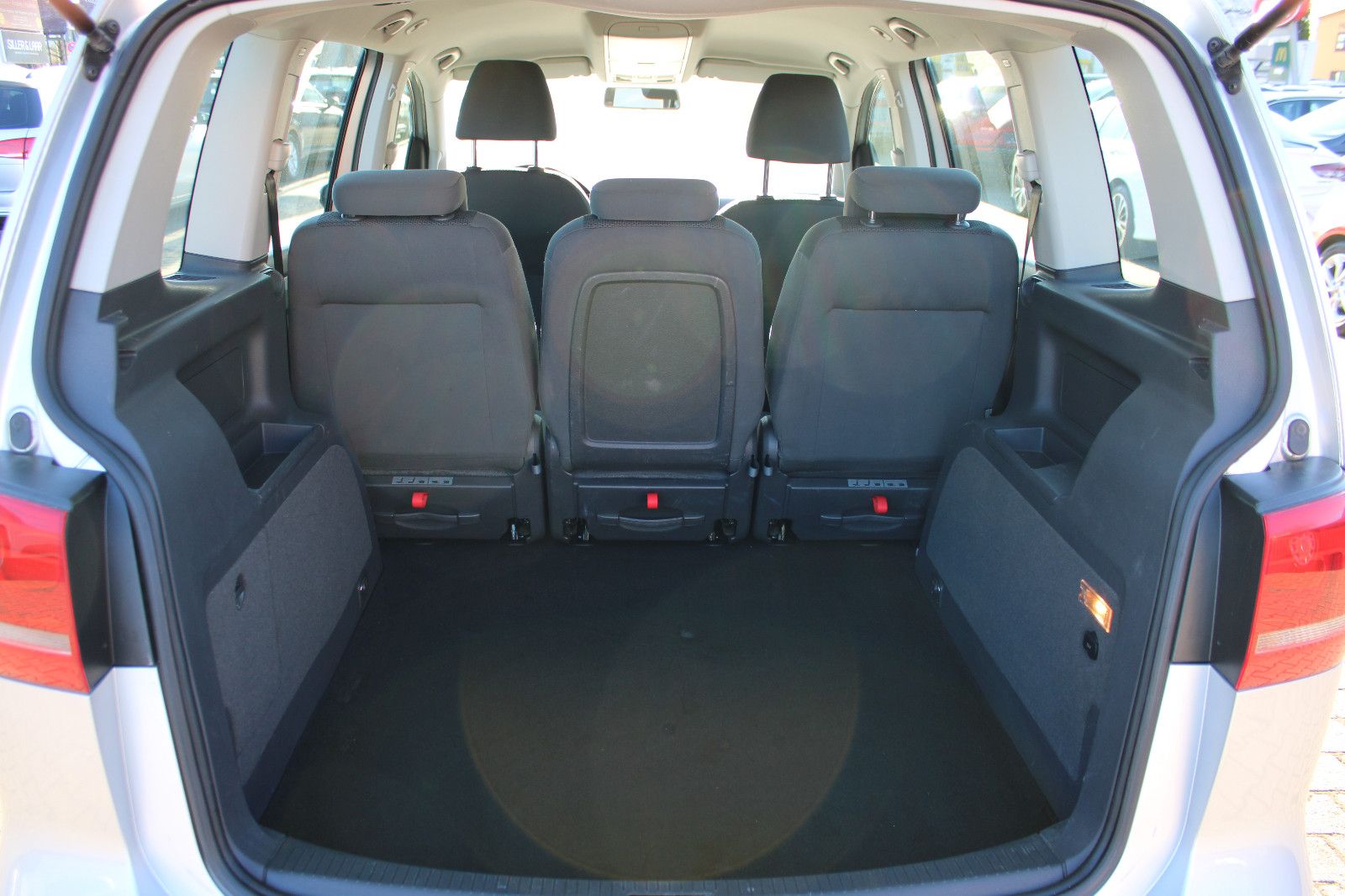Fahrzeugabbildung Volkswagen Touran 1.6 TDI PDC,Kamera,AHK,SHZ