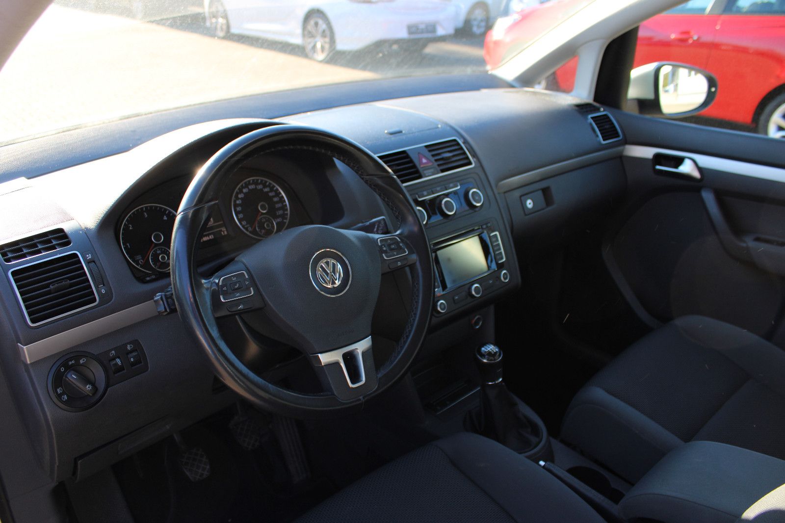 Fahrzeugabbildung Volkswagen Touran 1.6 TDI PDC,Kamera,AHK,SHZ