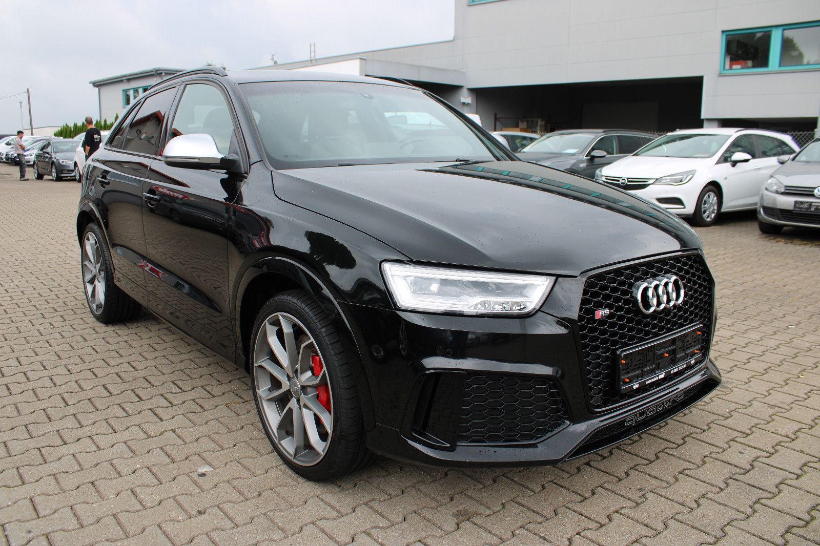 Fahrzeugabbildung Audi RSQ3 2.5 TFSI S tronic quattro Navi,PDC,SHZ,20Zo