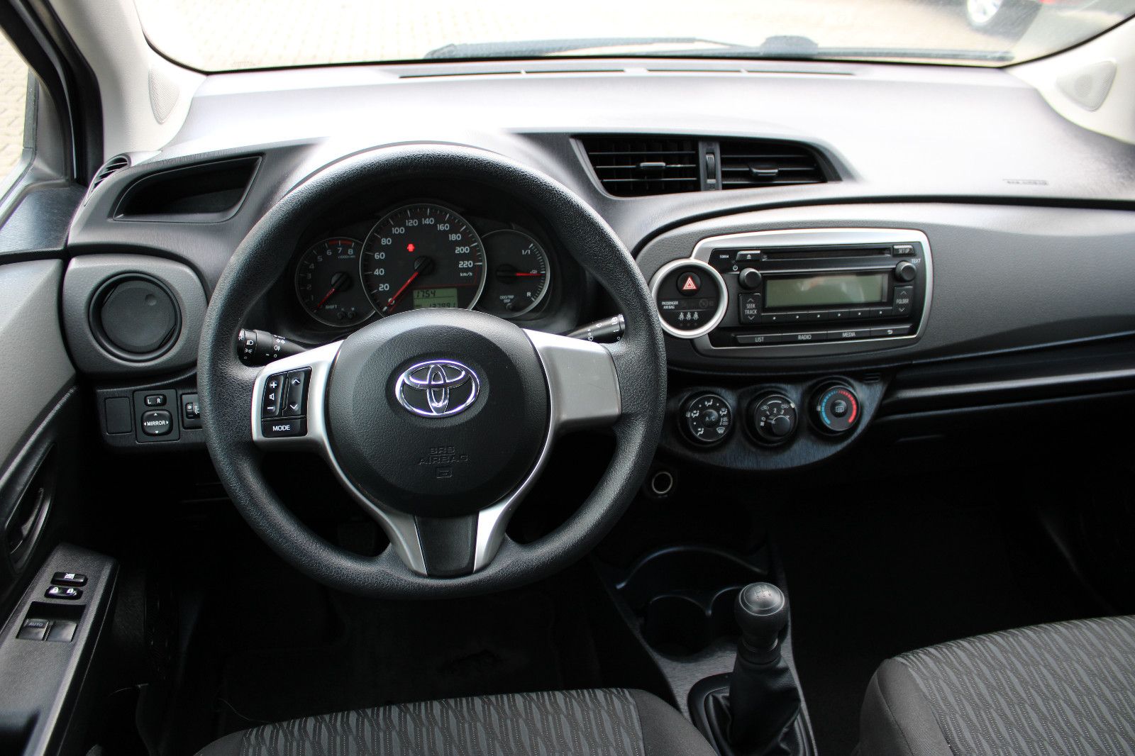 Fahrzeugabbildung Toyota Yaris 1,0-l-Dual-VVT-i Life