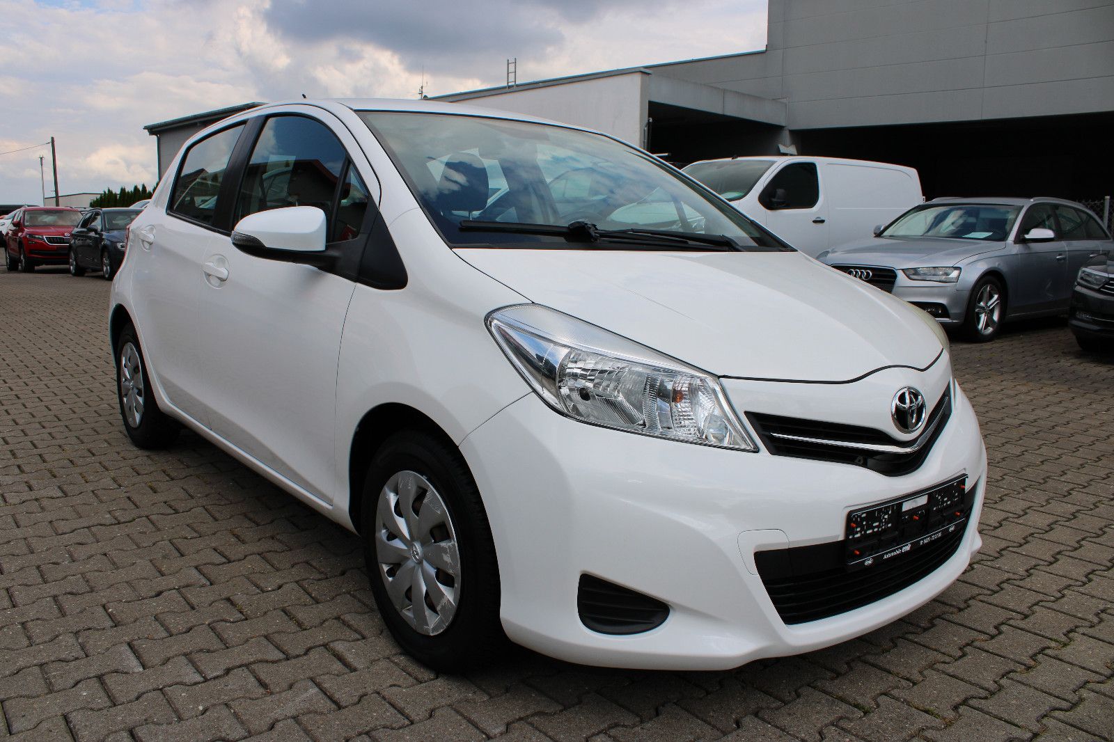 Fahrzeugabbildung Toyota Yaris 1,0-l-Dual-VVT-i Life