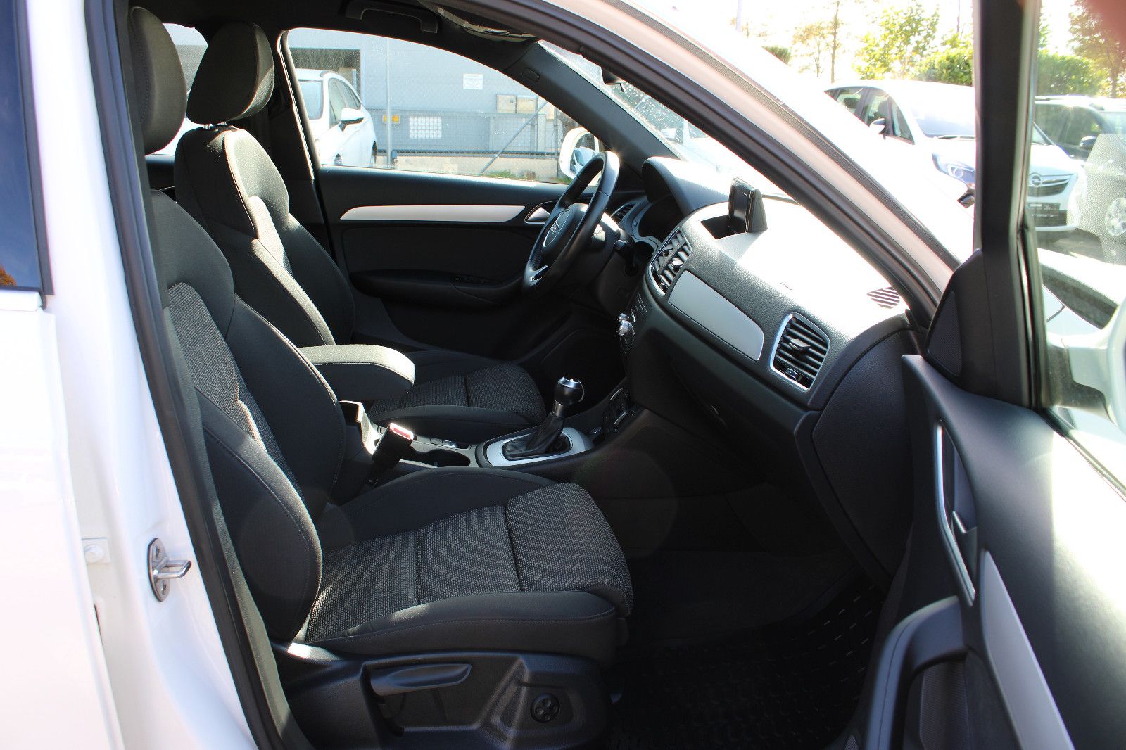 Fahrzeugabbildung Audi Q3 1.4 TFSI S tronic Navi,PDC,AHK,LED,Xenon