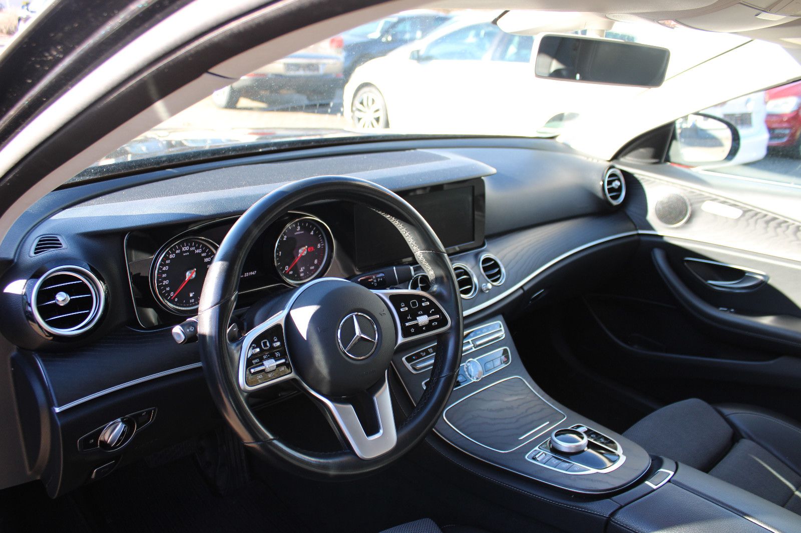 Fahrzeugabbildung Mercedes-Benz E 220 d T Autom. Navi,Kamera,PDC,LED,Leder