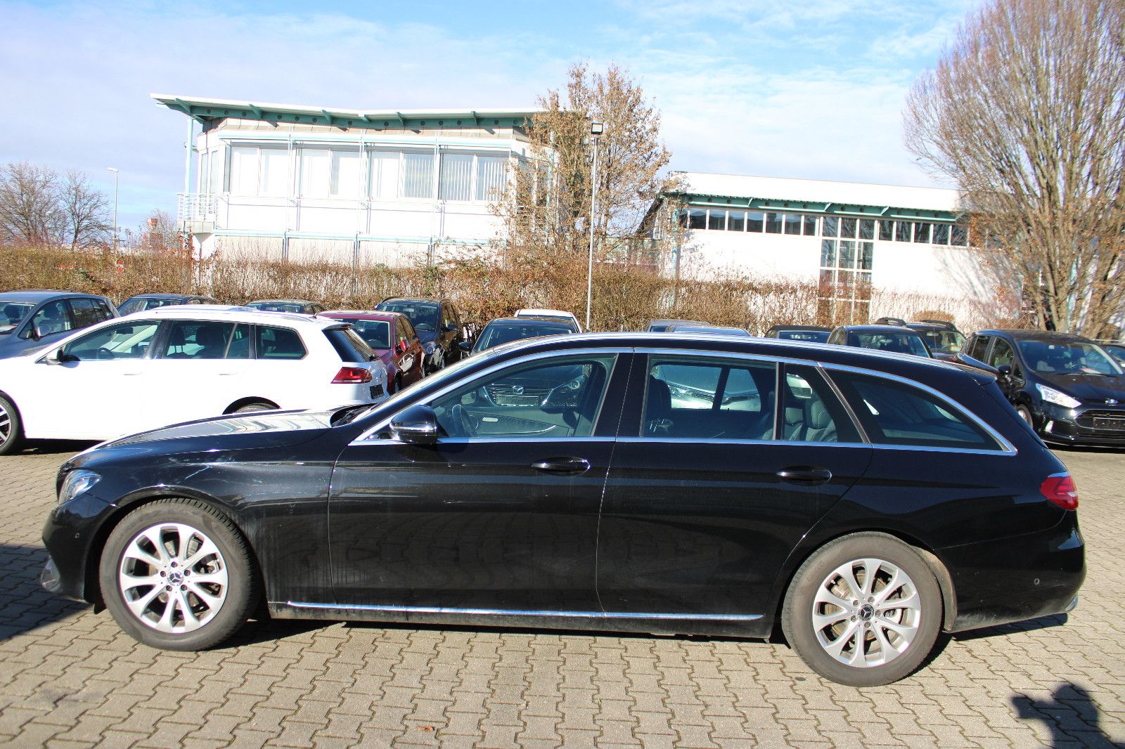 Fahrzeugabbildung Mercedes-Benz E 220 d T Autom. Navi,Kamera,PDC,LED,Leder