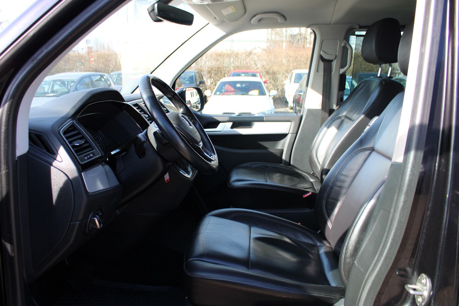 Fahrzeugabbildung Volkswagen T6 Caravelle 2.0TSI 4Motion DSG,Leder,Kamera8Sit