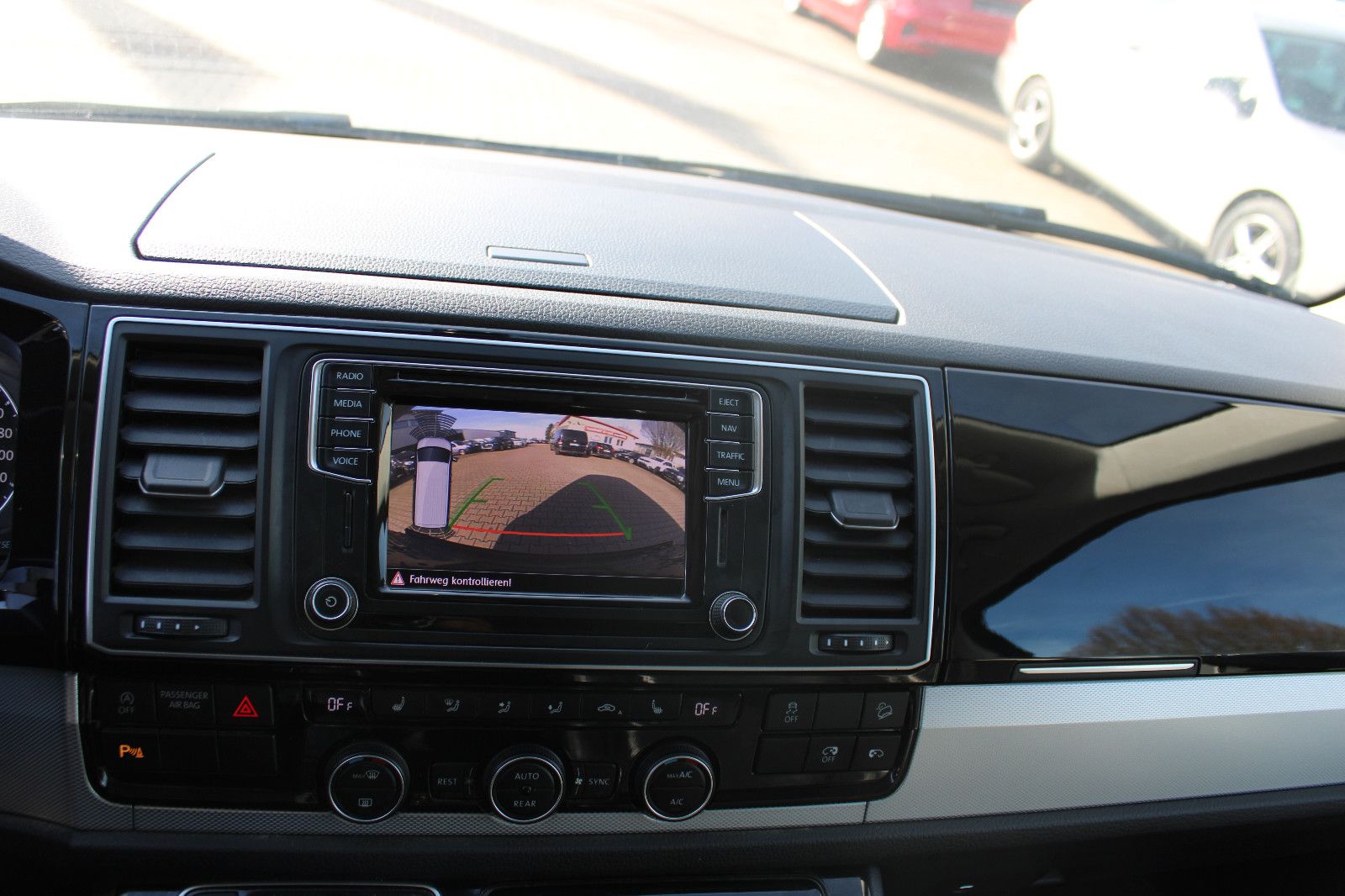 Fahrzeugabbildung Volkswagen T6 Caravelle 2.0TSI 4Motion DSG,Leder,Kamera8Sit