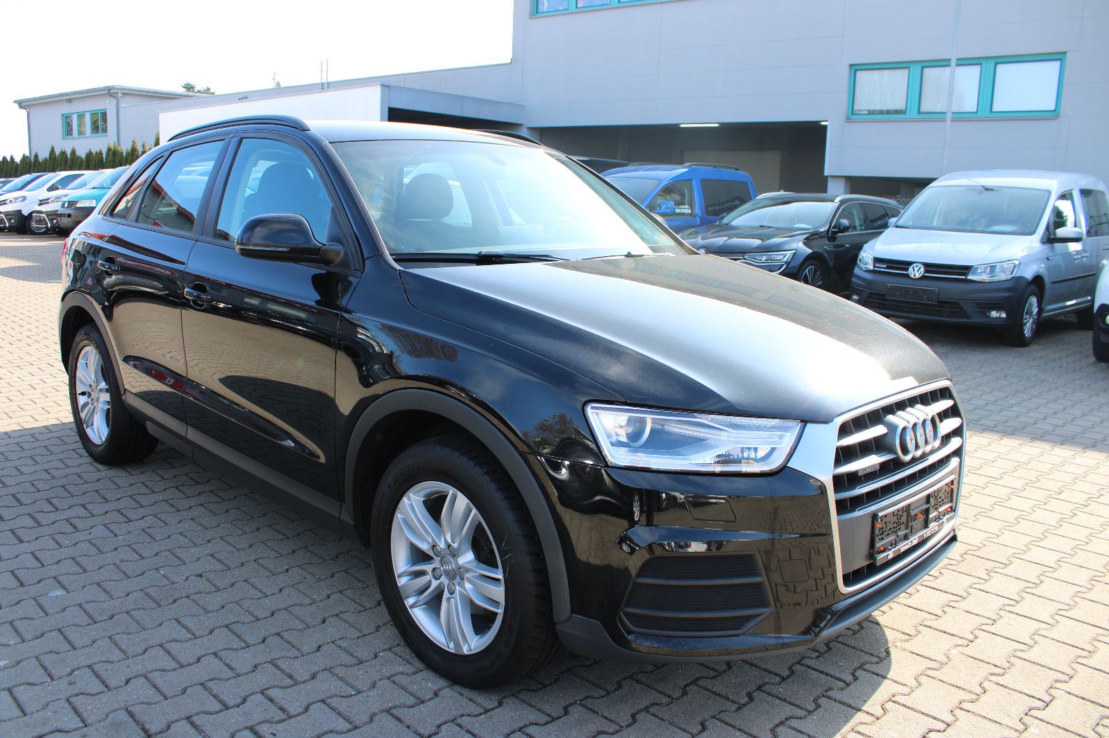 Fahrzeugabbildung Audi Q3 2.0 TDI S tronic quattro Navi,PDC,SHZ,Xenon,L