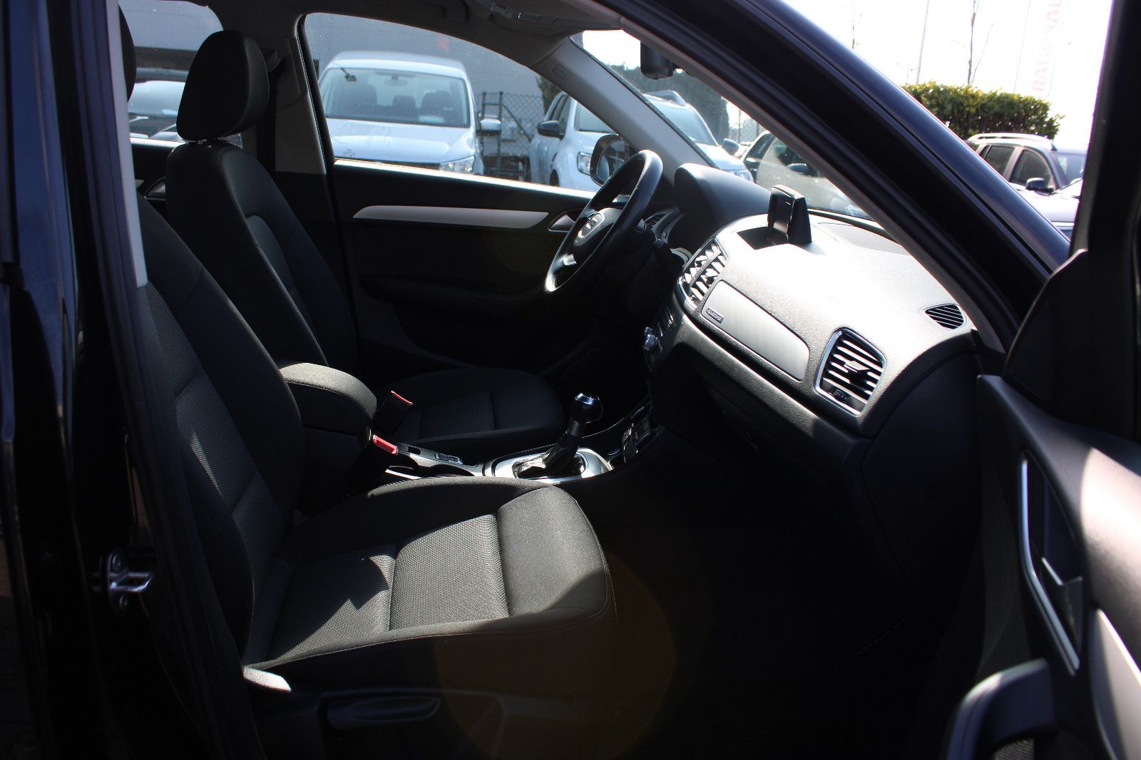 Fahrzeugabbildung Audi Q3 2.0 TDI S tronic quattro Navi,PDC,SHZ,Xenon,L