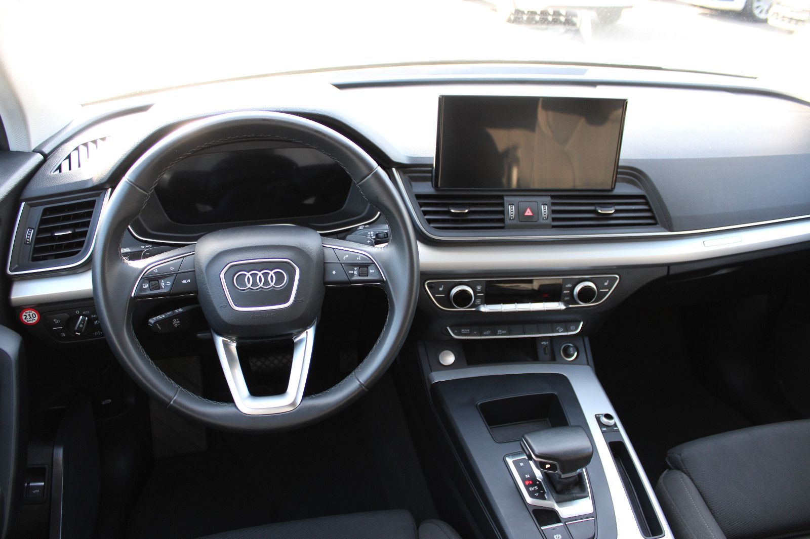 Fahrzeugabbildung Audi Q5 TFSI Hybrid S tronic quattro