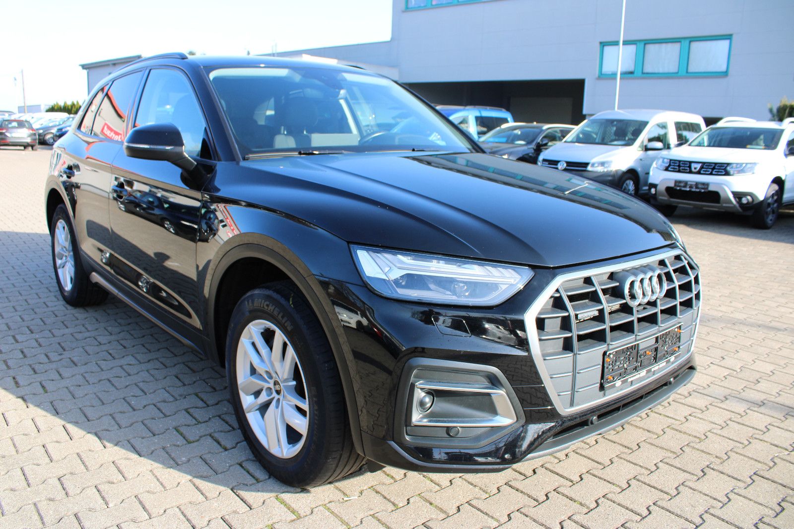 Fahrzeugabbildung Audi Q5 TFSI Hybrid S tronic quattro
