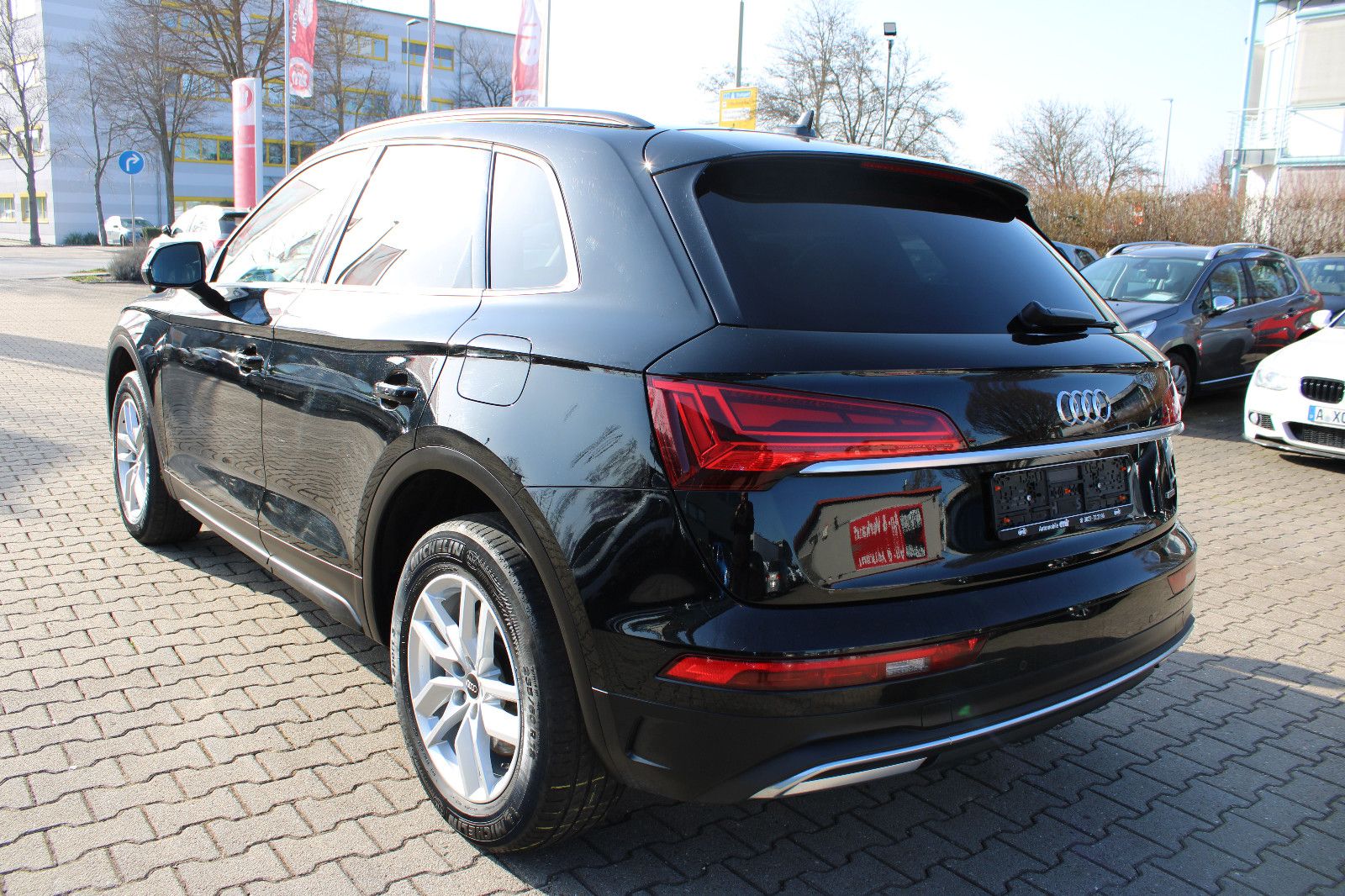 Fahrzeugabbildung Audi Q5 TFSI Hybrid S tronic quattro