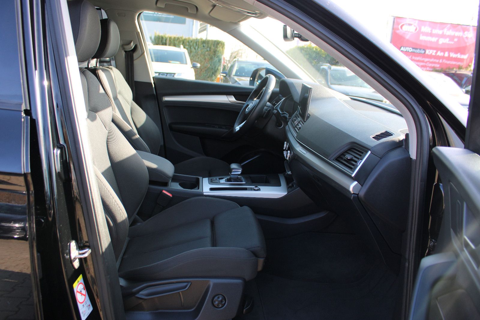 Fahrzeugabbildung Audi Q5 TFSI Hybrid S tronic quattro