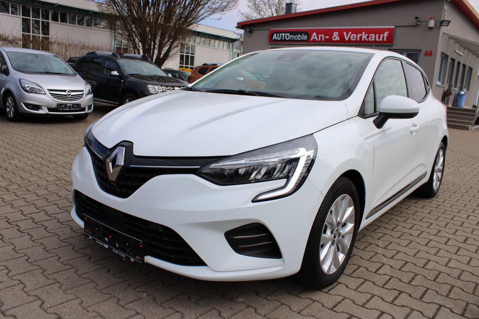 Fahrzeugabbildung Renault Clio TCe 90 Navi,PDC,SHZ,LED 1.Hand