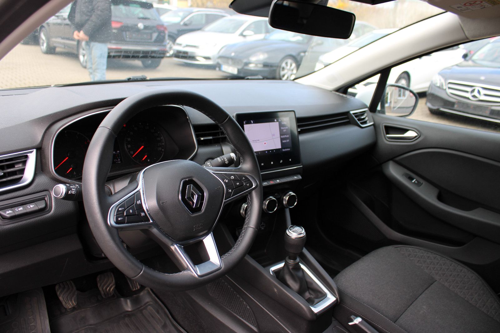 Fahrzeugabbildung Renault Clio TCe 90 Navi,PDC,SHZ,LED 1.Hand