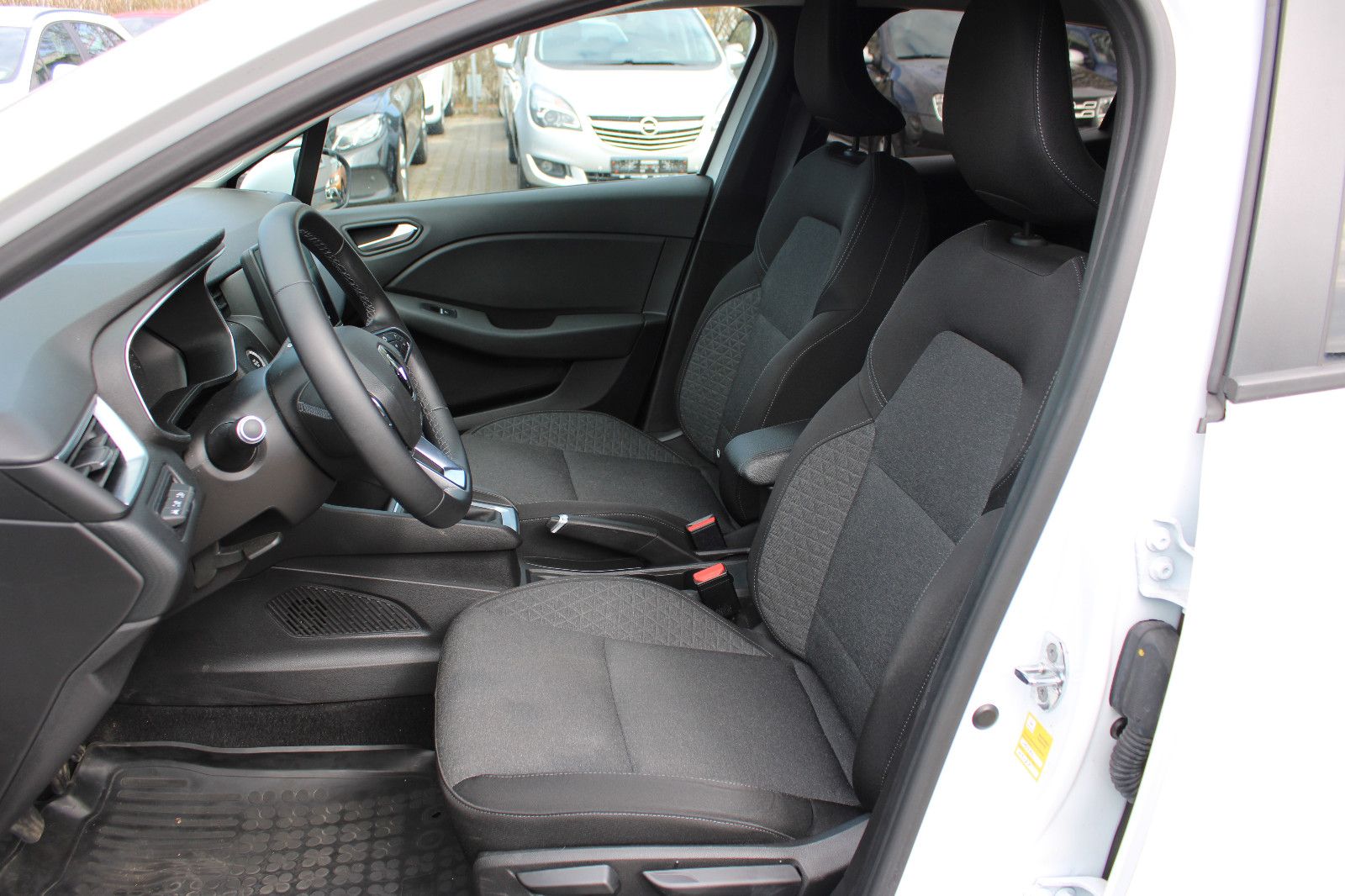 Fahrzeugabbildung Renault Clio TCe 90 Navi,PDC,SHZ,LED 1.Hand