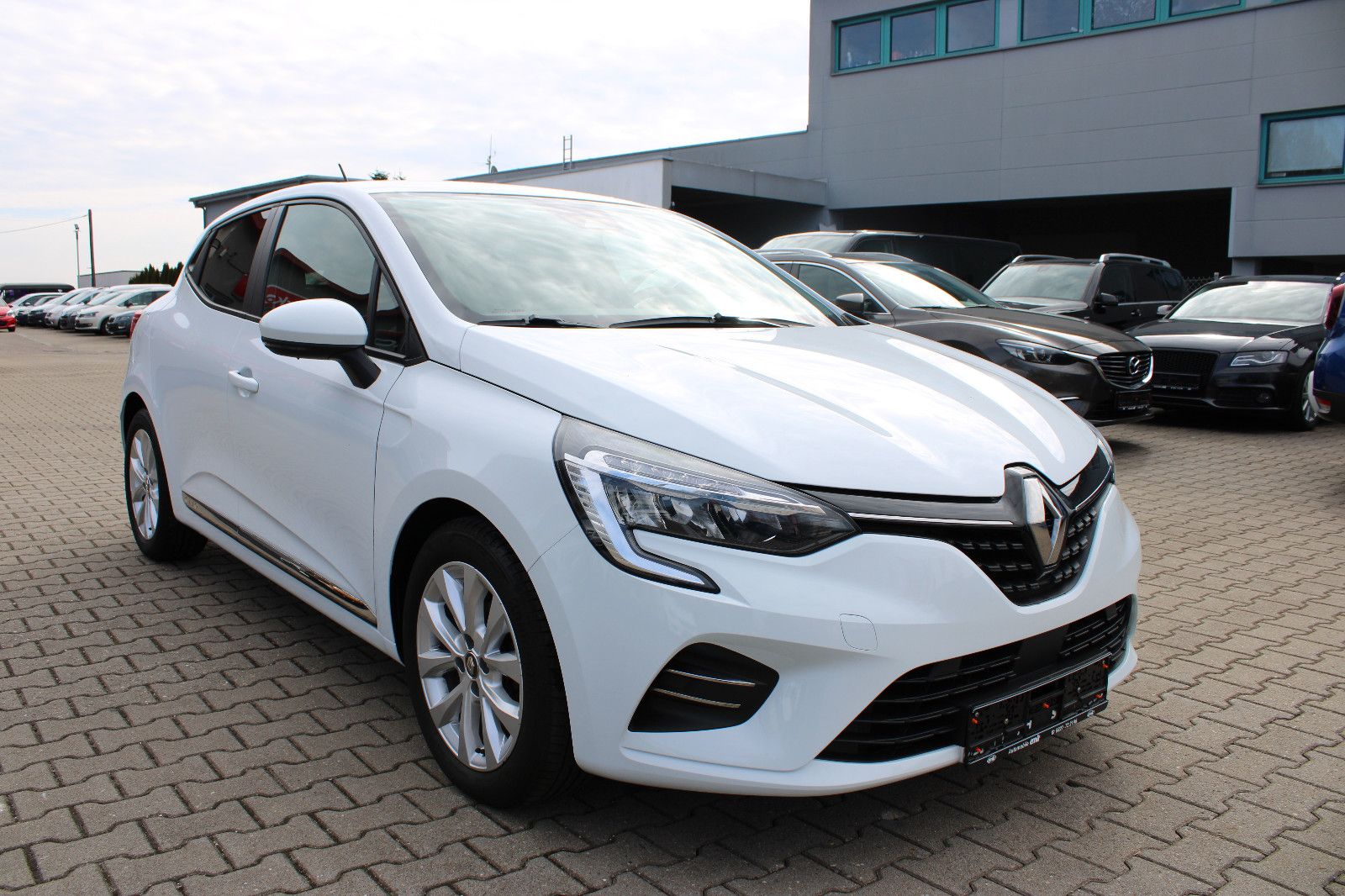 Fahrzeugabbildung Renault Clio TCe 90 Navi,PDC,SHZ,LED 1.Hand