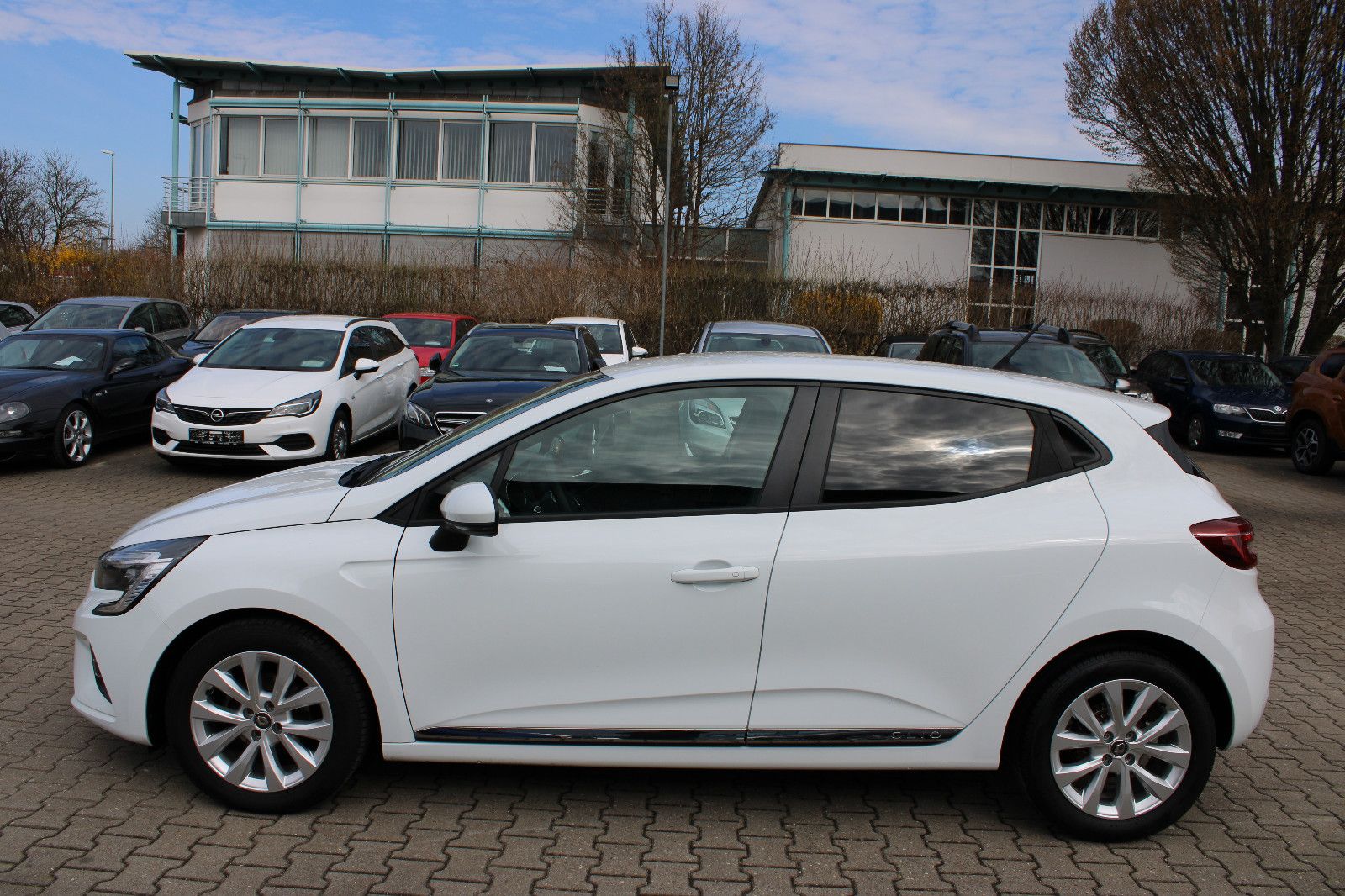 Fahrzeugabbildung Renault Clio TCe 90 Navi,PDC,SHZ,LED 1.Hand