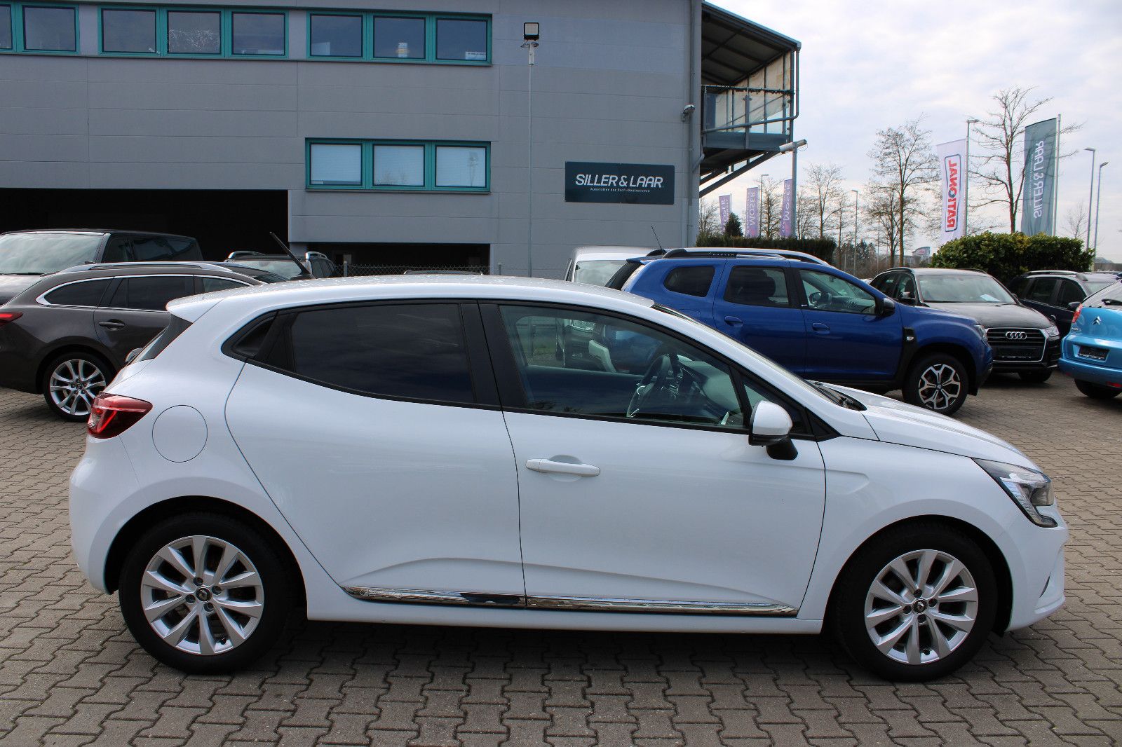 Fahrzeugabbildung Renault Clio TCe 90 Navi,PDC,SHZ,LED 1.Hand