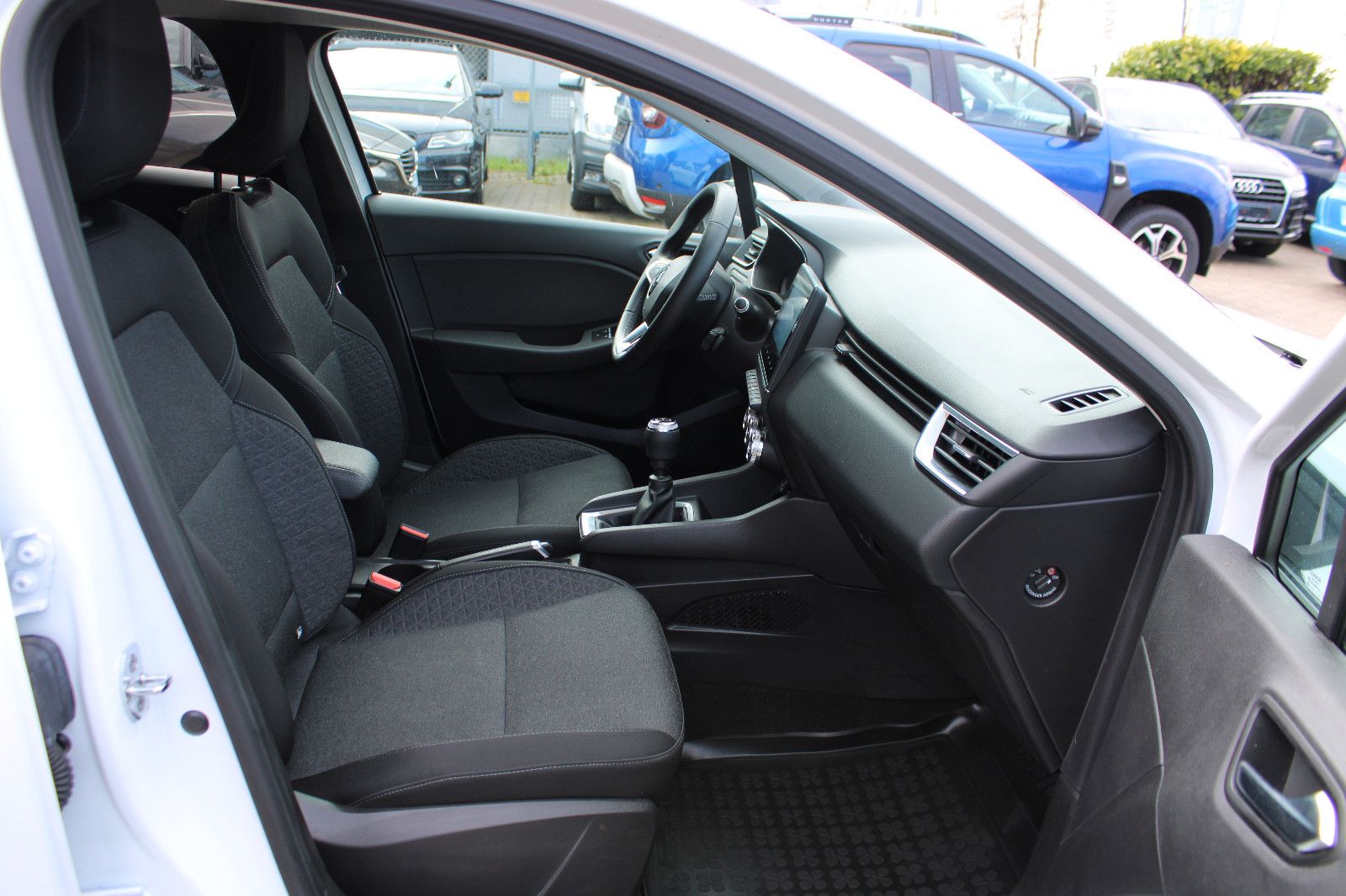 Fahrzeugabbildung Renault Clio TCe 90 Navi,PDC,SHZ,LED 1.Hand