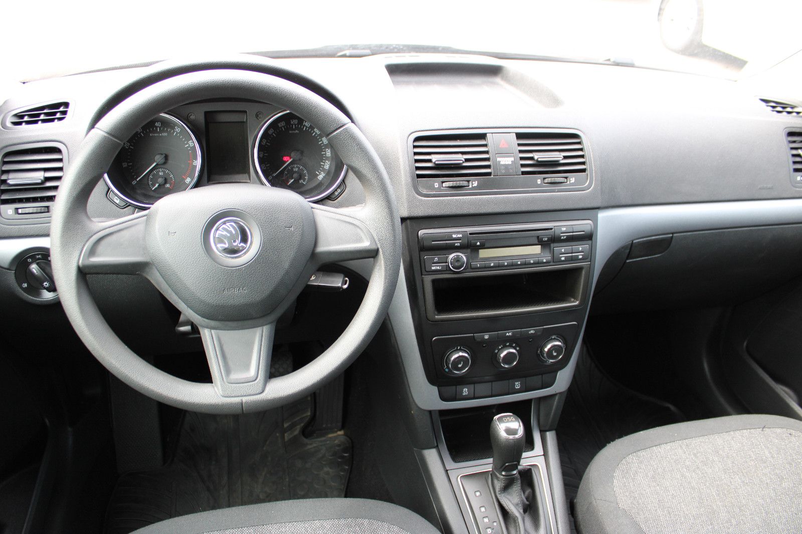 Fahrzeugabbildung SKODA Yeti 1.4 TSI DSG AHK,SHZ