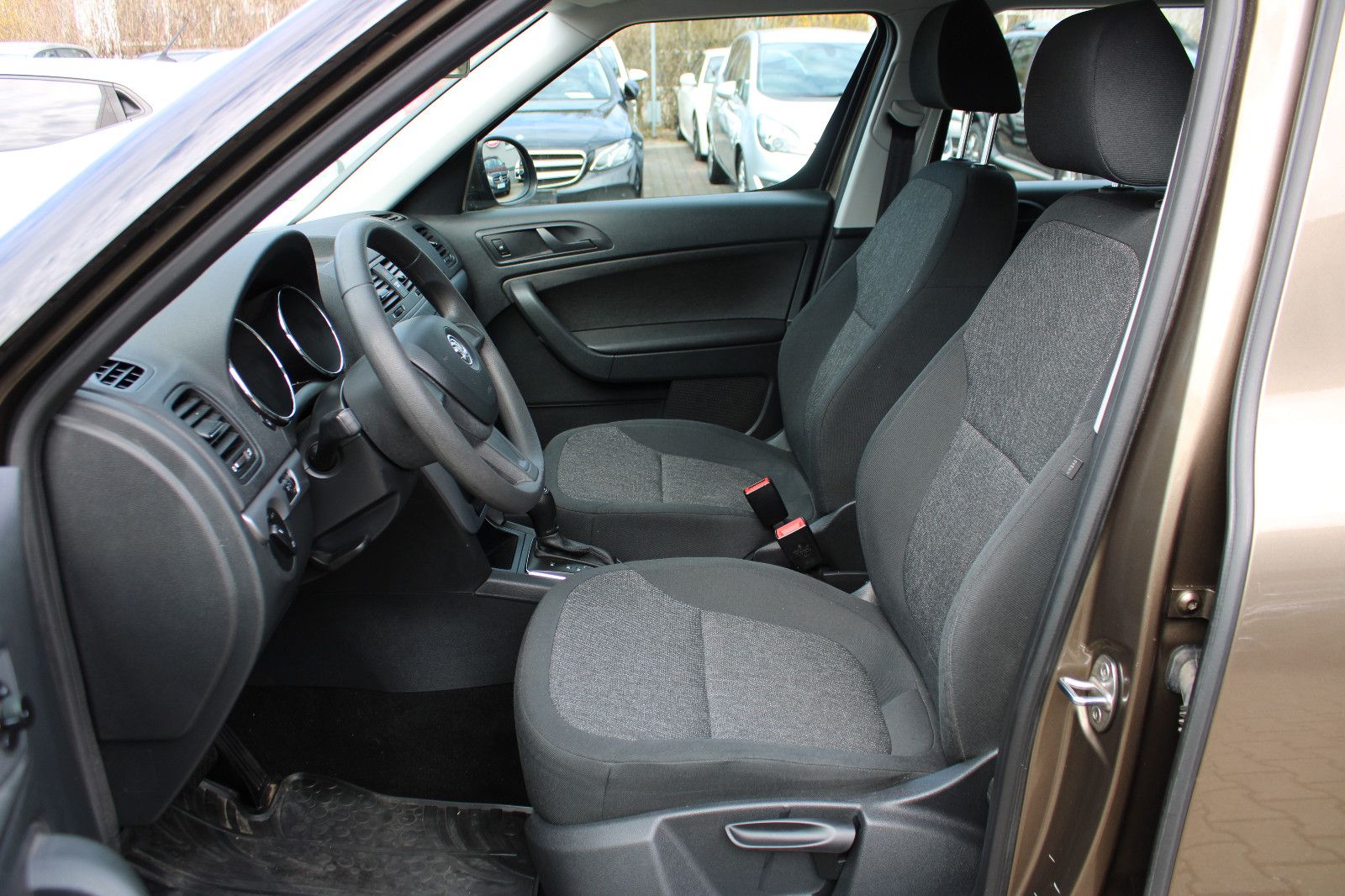 Fahrzeugabbildung SKODA Yeti 1.4 TSI DSG AHK,SHZ