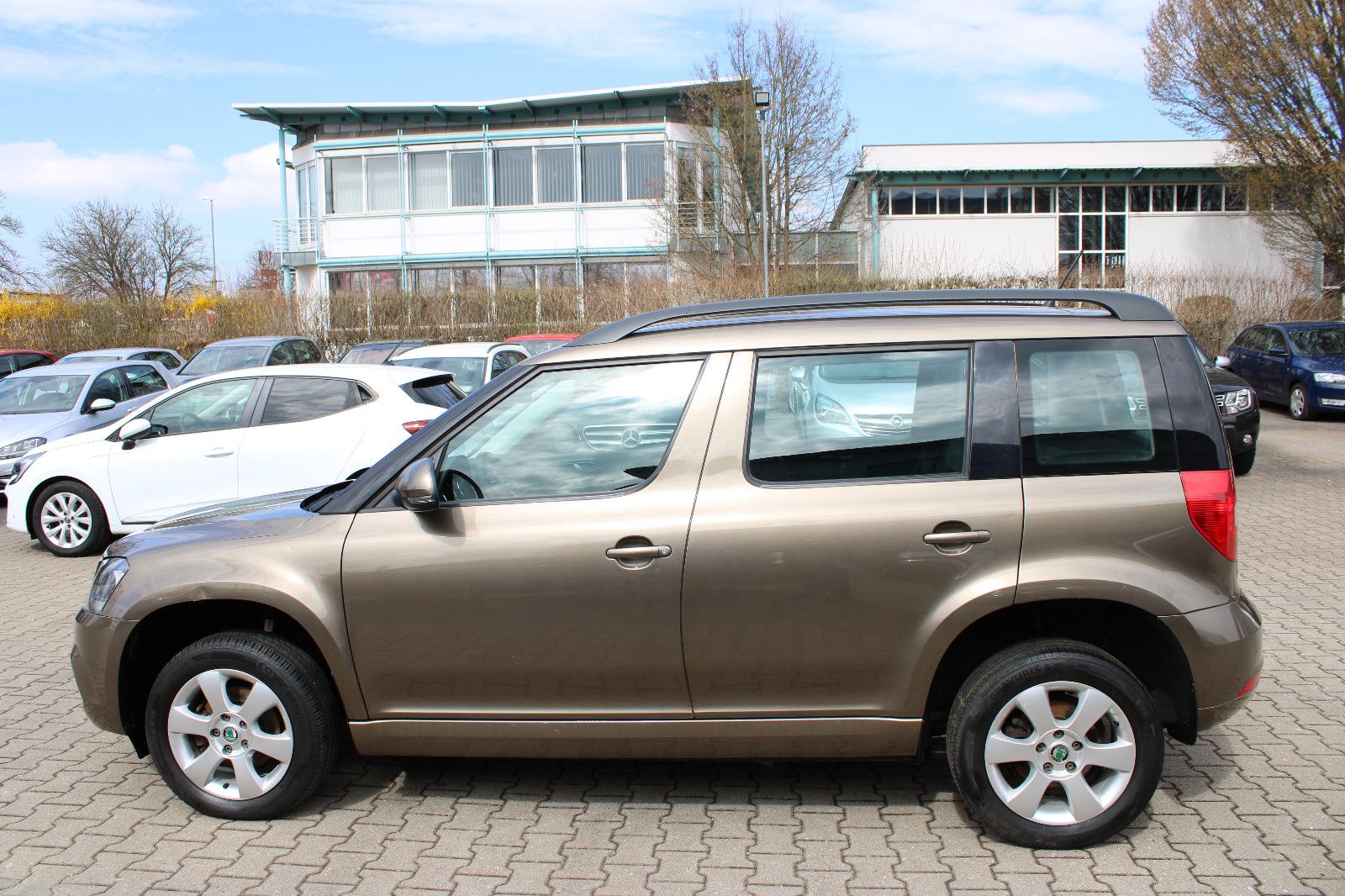 Fahrzeugabbildung SKODA Yeti 1.4 TSI DSG AHK,SHZ