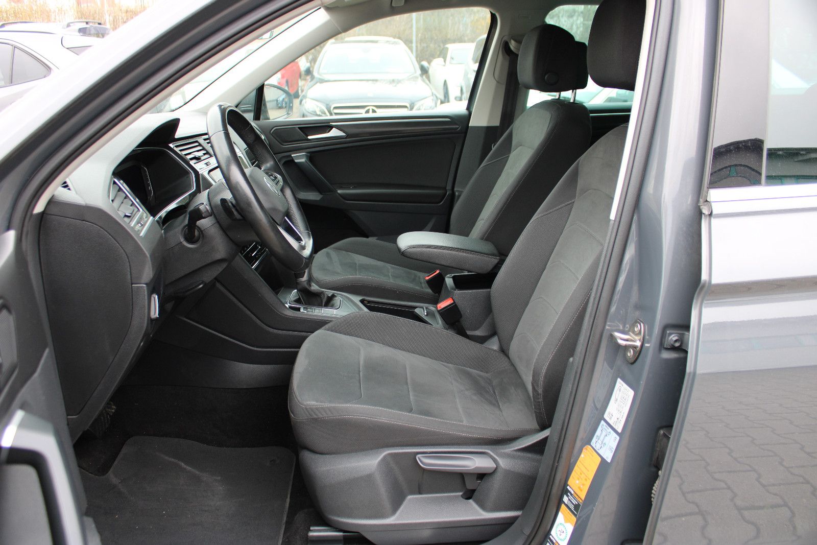 Fahrzeugabbildung Volkswagen Tiguan 1.5 TSI DSG Navi,PDC,Kamera,AHK