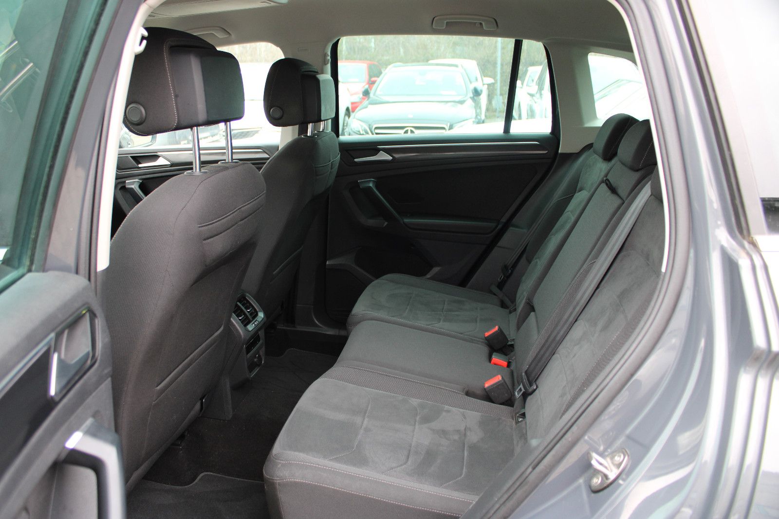 Fahrzeugabbildung Volkswagen Tiguan 1.5 TSI DSG Navi,PDC,Kamera,AHK