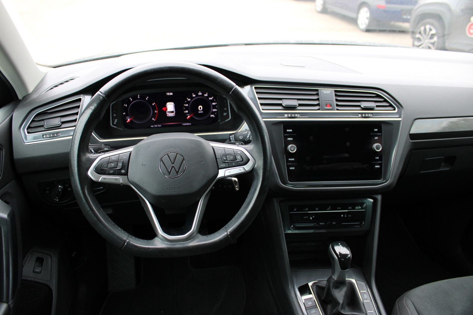 Fahrzeugabbildung Volkswagen Tiguan 1.5 TSI DSG Navi,PDC,Kamera,AHK