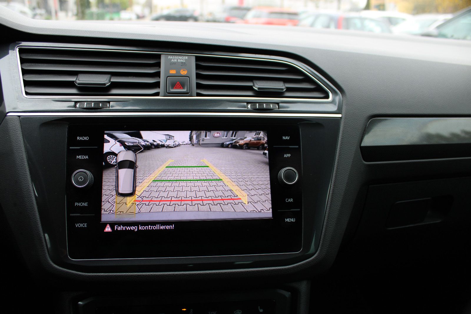 Fahrzeugabbildung Volkswagen Tiguan 1.5 TSI DSG Navi,PDC,Kamera,AHK