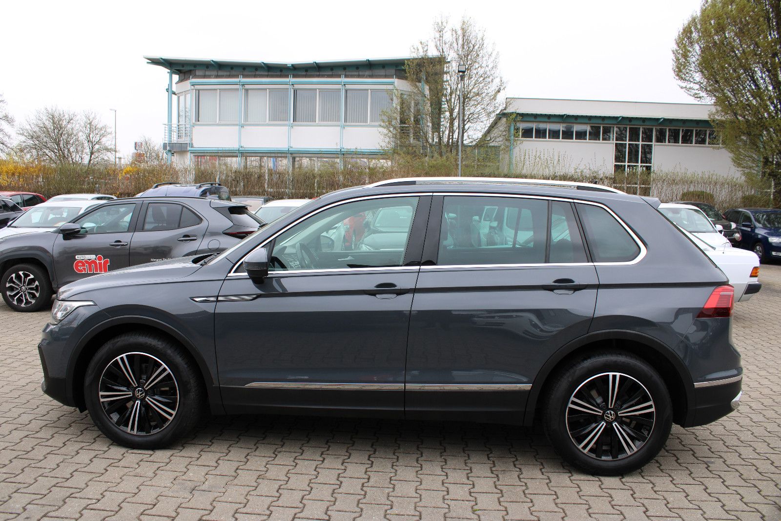 Fahrzeugabbildung Volkswagen Tiguan 1.5 TSI DSG Navi,PDC,Kamera,AHK