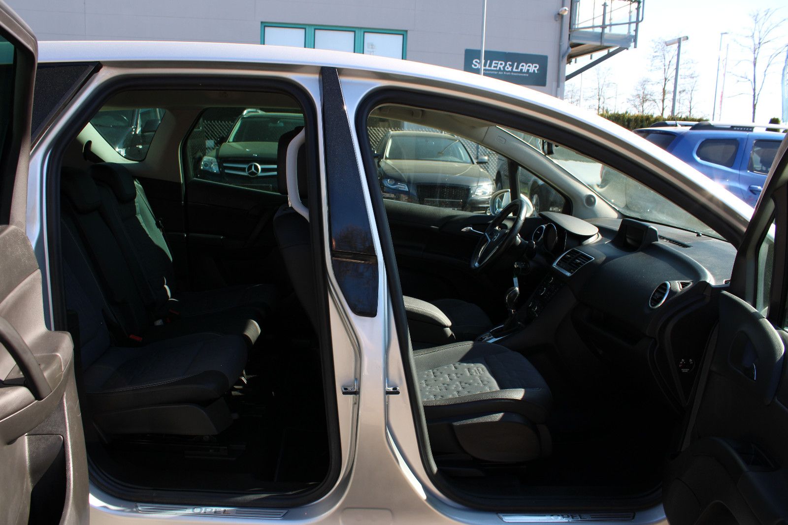 Fahrzeugabbildung Opel Meriva 1.4 INNOVATION Automatik