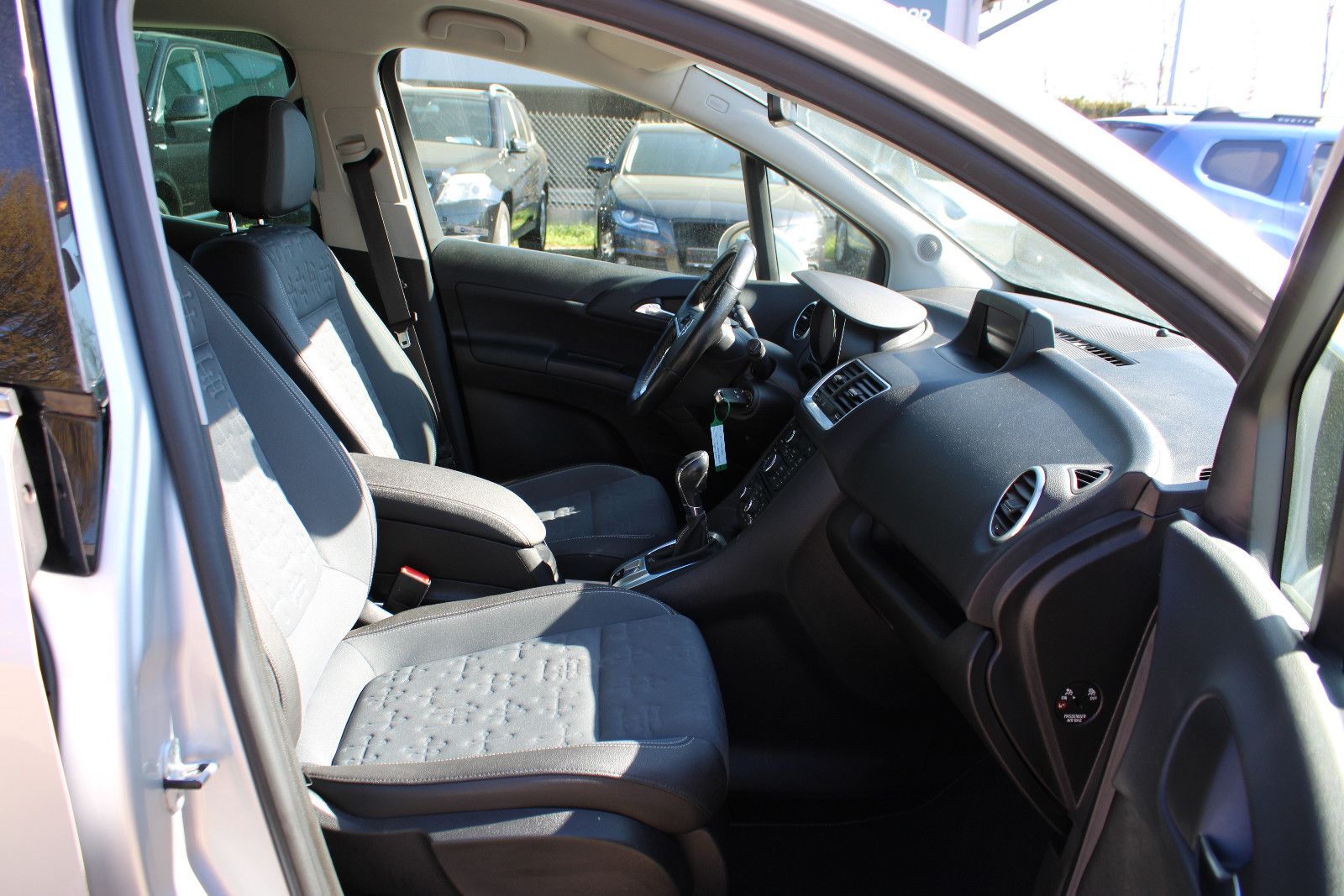 Fahrzeugabbildung Opel Meriva 1.4 INNOVATION Automatik