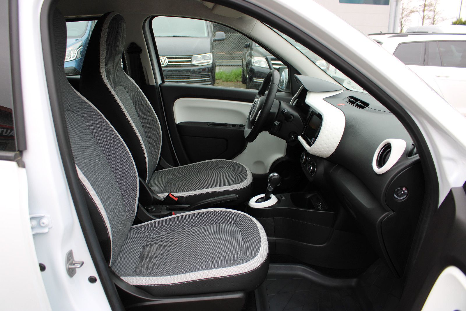 Fahrzeugabbildung Renault Twingo Electric 22KWh Apple/Android PDC,LED