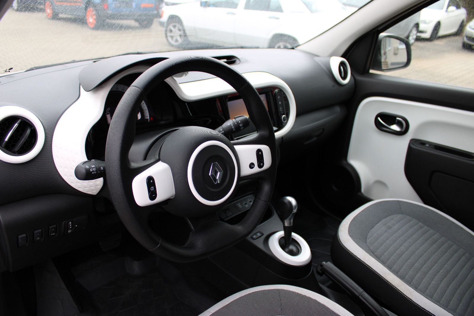 Fahrzeugabbildung Renault Twingo Electric 22KWh Apple/Android PDC,LED