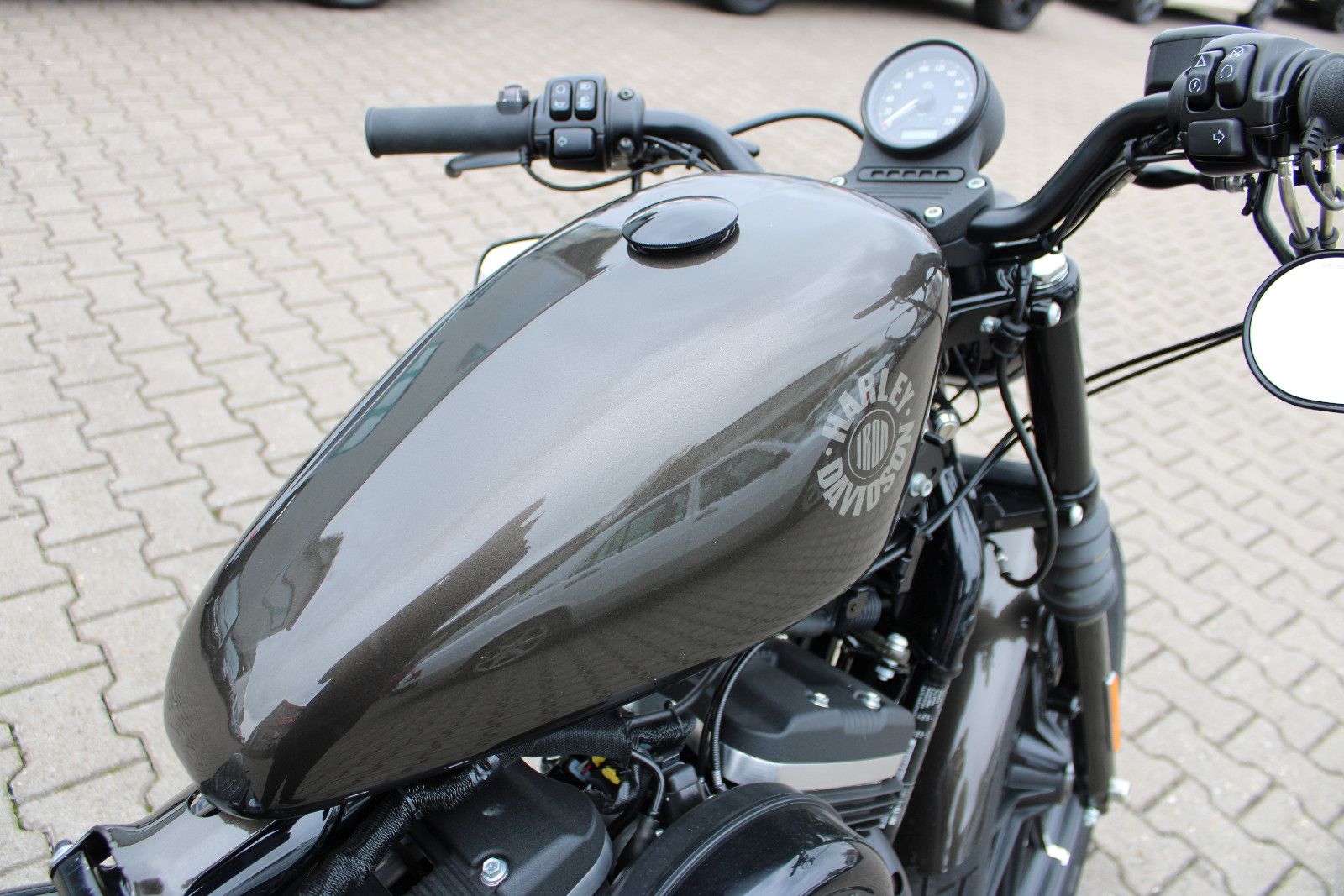 Fahrzeugabbildung Harley-Davidson Sportster 883 Iron