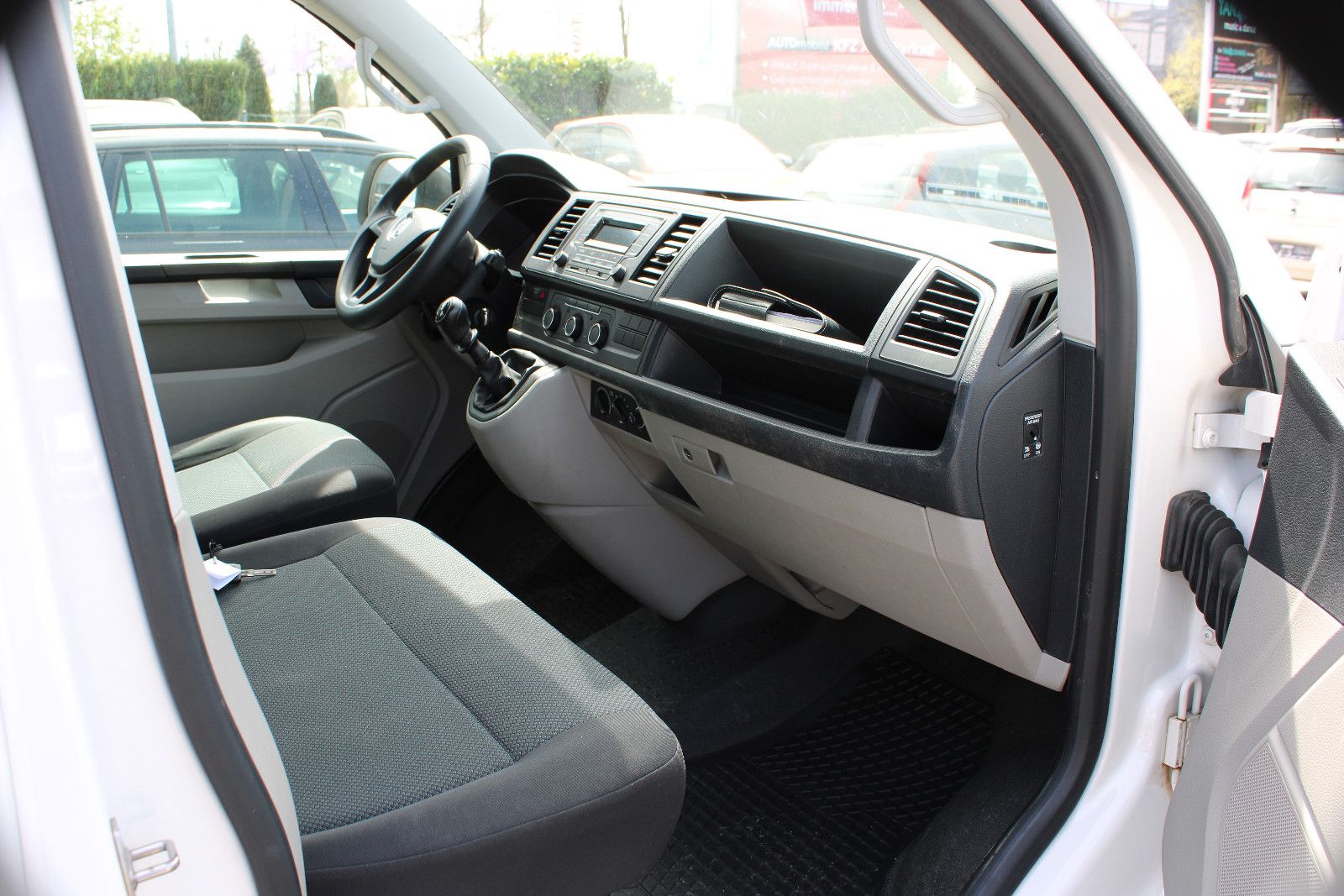 Fahrzeugabbildung Volkswagen T6 Transporter Kasten-Kombi Kombi