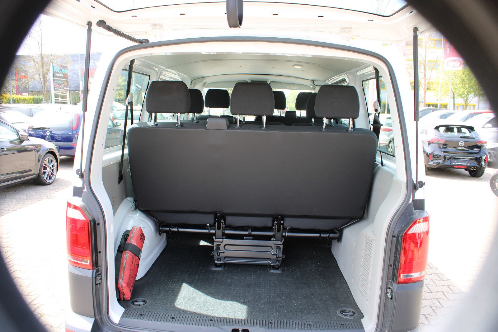 Fahrzeugabbildung Volkswagen T6 Transporter Kasten-Kombi Kombi