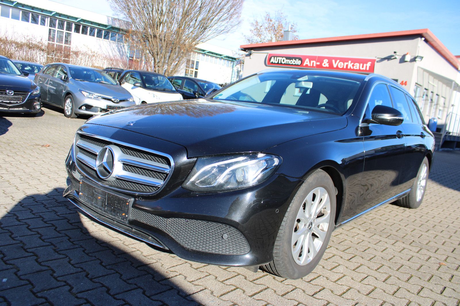Fahrzeugabbildung Mercedes-Benz E 220 d T Autom. Navi,Kamera,PDC,LED,Leder