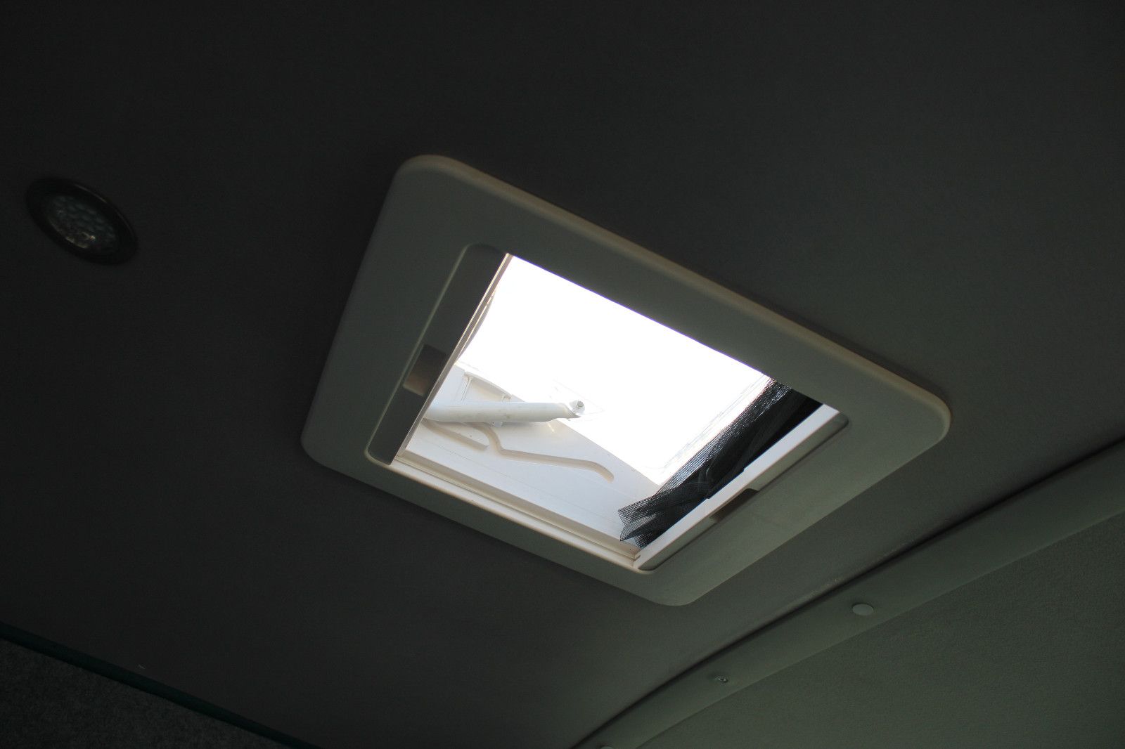 Fahrzeugabbildung Volkswagen T5 1.9TDI AHK,Bett,Waschbecken,Solar